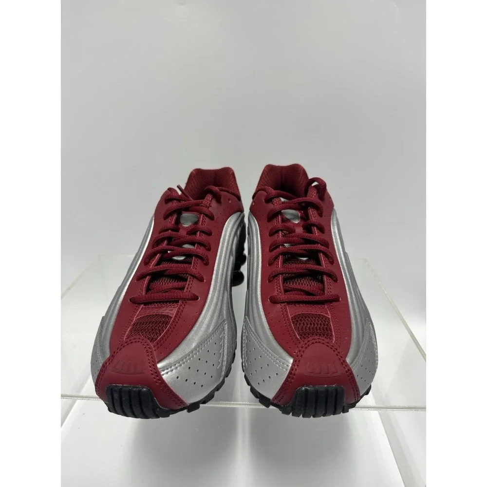 Brand New Nike Shox R4 Metallic Silver Crimson HQ1988-009 Men Size 7 / Women 8.5